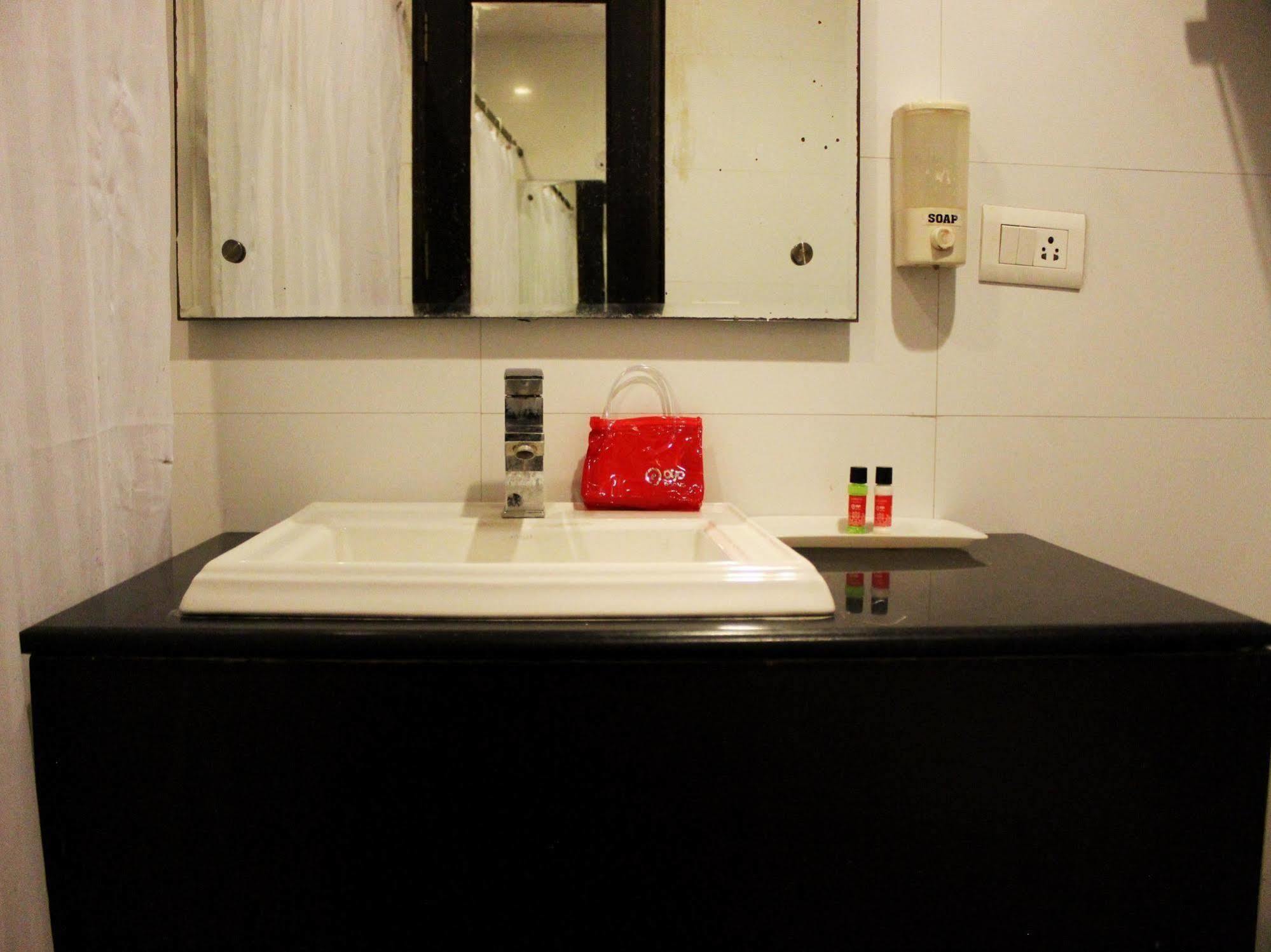 Hotel Siam International Delhi Kültér fotó