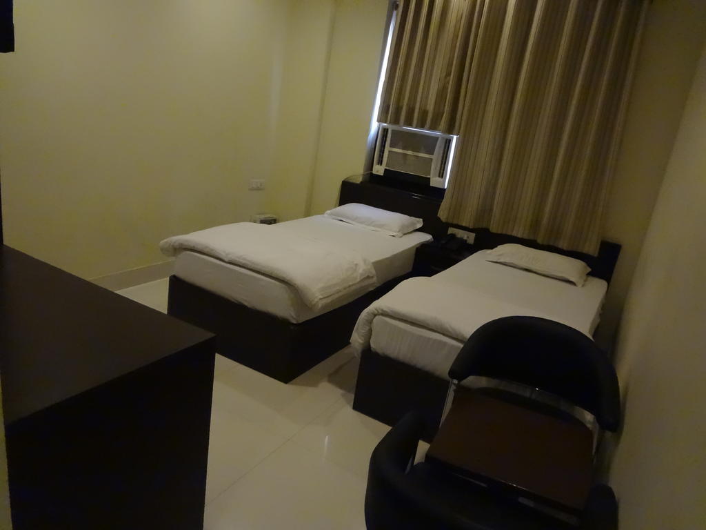 Hotel Siam International Delhi Szoba fotó